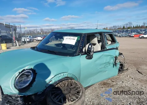 2025 Mini Hardtop Cooper S из США, поврежденный, VIN WMW23GD04S2W69945